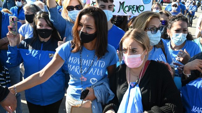 Rocío Flores y Olga Moreno con la 'Marea Azul' / Gtres