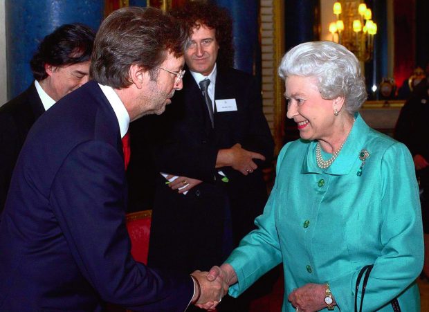 Isabel II y Eric Clapton / Gtres
