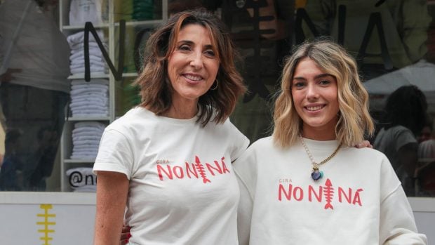 Paz y Anna Padilla delante de la NoNiNeta. (Foto: Gtres)