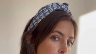 El vídeo viral que te enseña a ponerte un pañuelo en la cabeza tipo diadema de forma perfecta