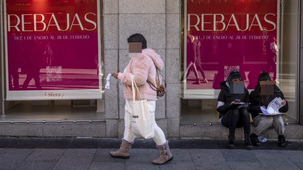 Tienda durante las rebajas en Madrid / Gtres