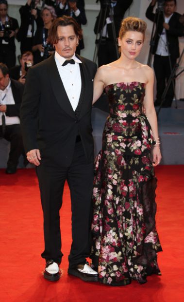 Johnny Depp y Amber Heard en una alfombra roja en Italia / Gtres