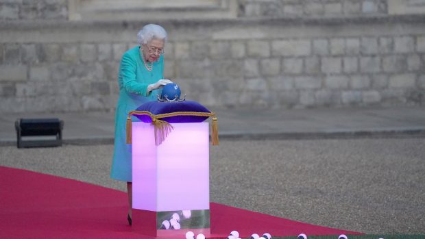 La Reina Isabel II en el encendido de antorchas / Gtres