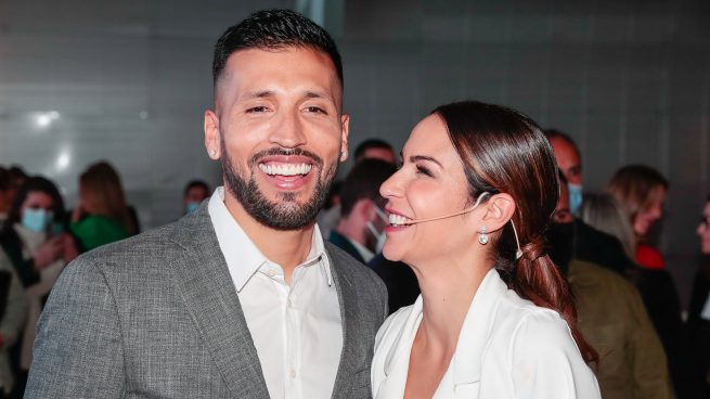 Ezequiel Garay y Tamara Gorro en una presentación / Gtres