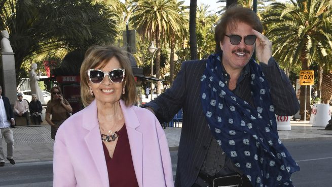 Edmundo Arrocet y María Teresa Campos paseando / Gtres