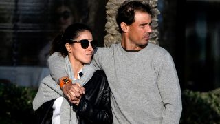 Rafa Nadal y Mery Perelló de la mano  / Gtres