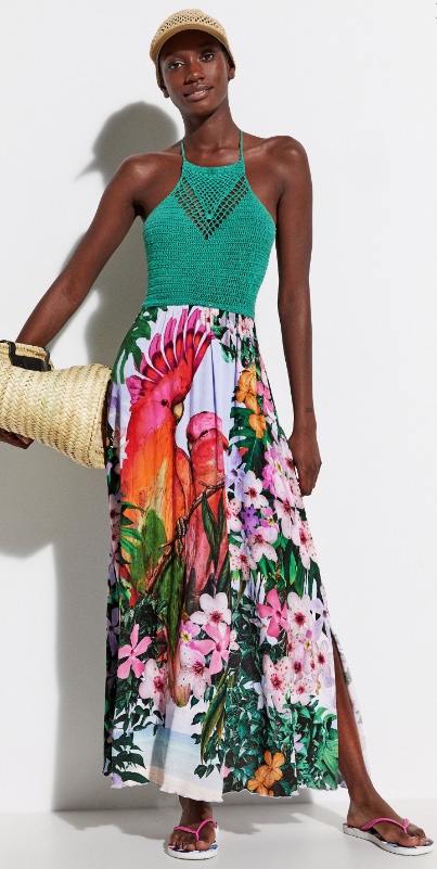 El espectacular vestido Desigual parece sacado para unas vacaciones en el Caribe