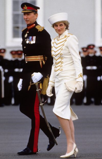 La princesa Diana de Gales luciendo un 'total white' / Gtres