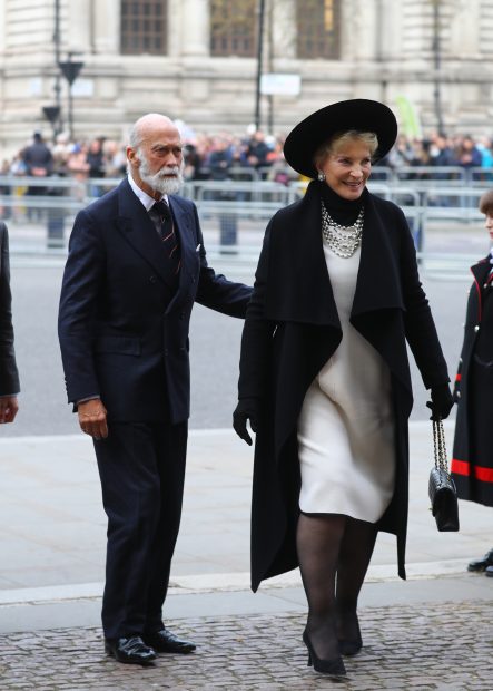 La Reina Isabel pierde a dos grandes apoyos: comienza el relevo generacional