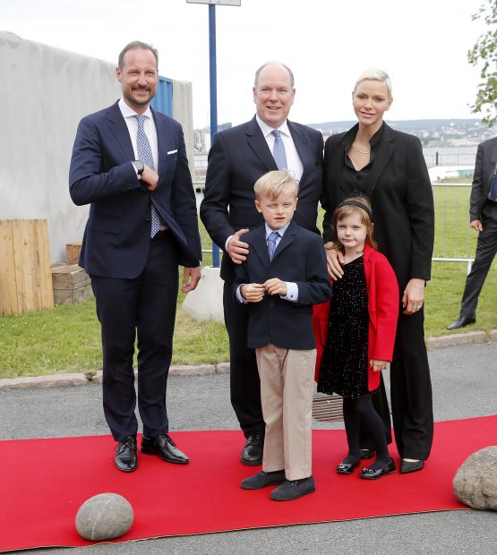 Charlene y Alberto de Mónaco con sus hijos en Noruega / Gtres