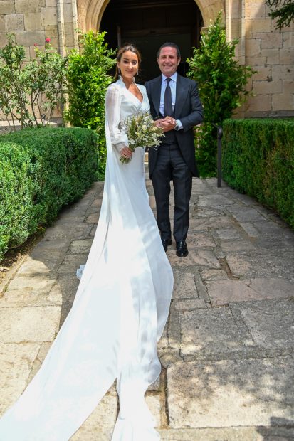 Lucía Pombo y su padre en su boda / Gtres