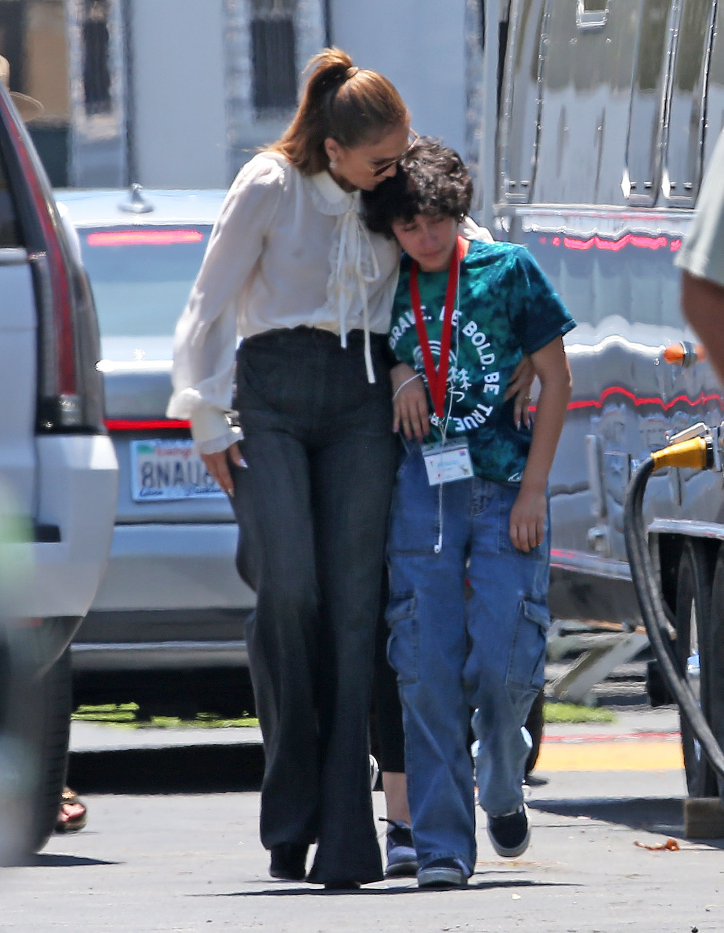 Jennifer Lopez y su 'hije' Emme, en el set de rodaje. / Gtres