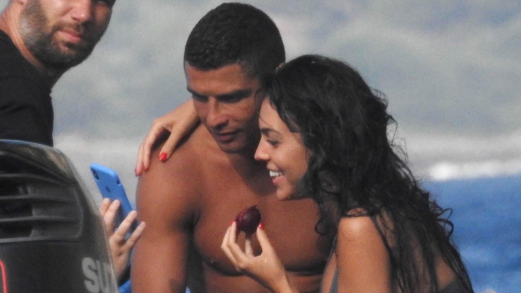 Georgina Rodríguez y Cristiano Ronaldo en un barco / Gtres