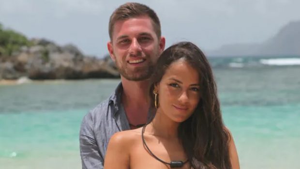 Melyssa Pinto y Tom Brusse en 'La Isla de las Tentaciones'. (Foto: Telecinco)