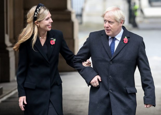 Boris Johnson y Carrie Symonds posando / Gtres
