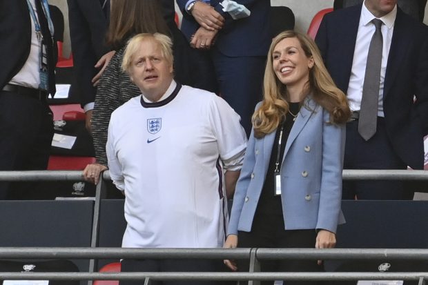 Boris Johnson y Carrie Symonds posando / Gtres