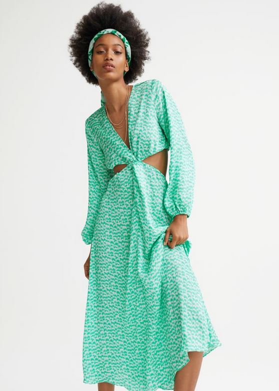 El vestido cut-out de crepé de H&M para un paseo por la playa