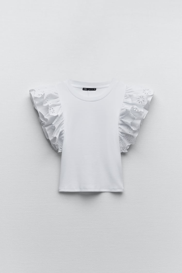 La camiseta con volantes de Zara que resaltará tus looks más apagados