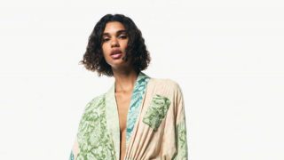 El kimono de Zara ideal para comer en un chiringuito después de un día de playa