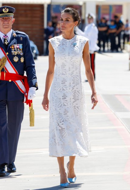 La Reina Letizia con un vestido de encaje / Gtres