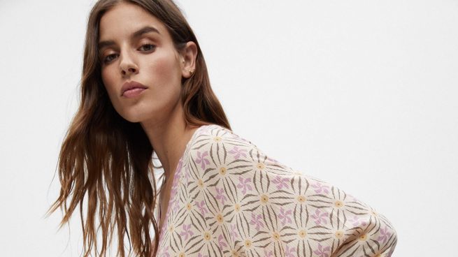 El vestido túnica de Pull&Bear para evitar esos rayos de Sol de más