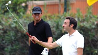 Enrique Ponce y Luis Miguel jugando al golf. / Gtres