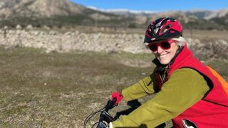 Mercedes Milá montando en bici / Instagram