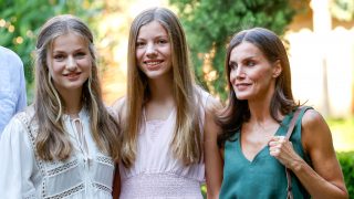 La Reina Letizia con sus hijas. / Gtres