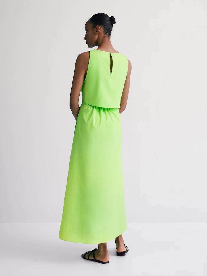 El vestido de Massimo Dutti cut out de color verde más llamativo de la era Inditex