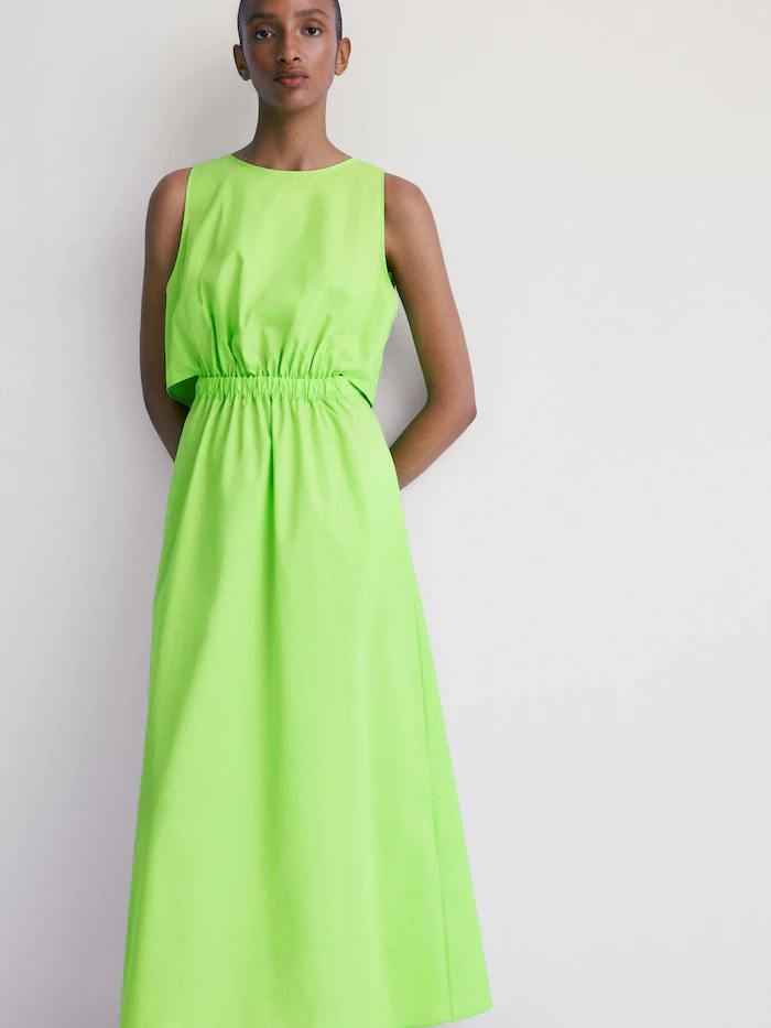 El vestido de Massimo Dutti cut out de color verde más llamativo de la era Inditex