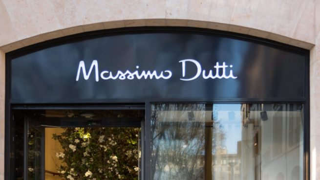 El vestido de rayas de cuello barco de Massimo Dutti para disfrutar del atardecer