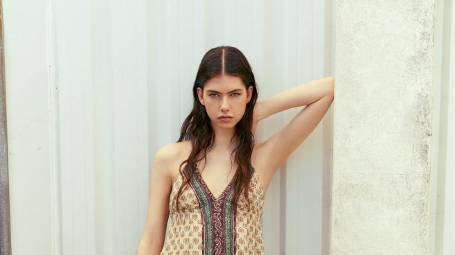 Pull&Bear tiene el vestido más ideal con la espalda descubierta