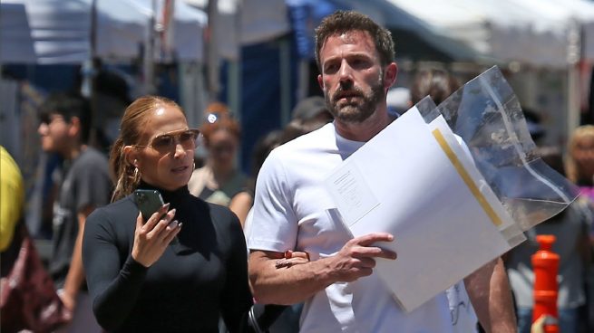 Jennifer López y Ben Affleck paseando / Gtres