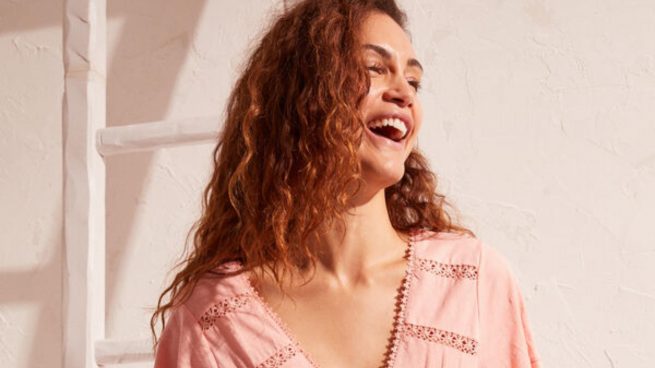 El vestido túnica de Women'Secret en color rosa con un 51% de descuento