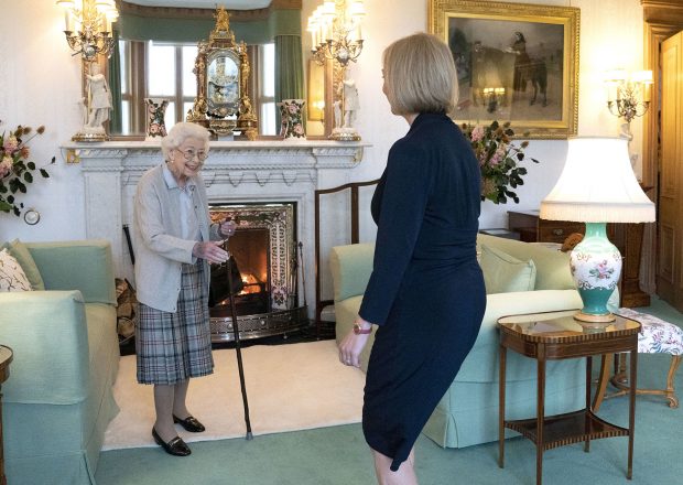 La Reina Isabel y Liz Truss en Balmoral / Gtres