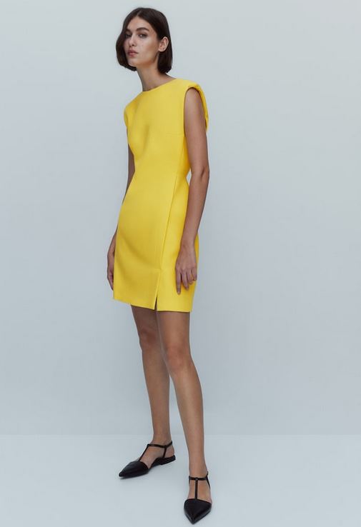 El vestido corto, amarillo y precioso de Massimo Dutti