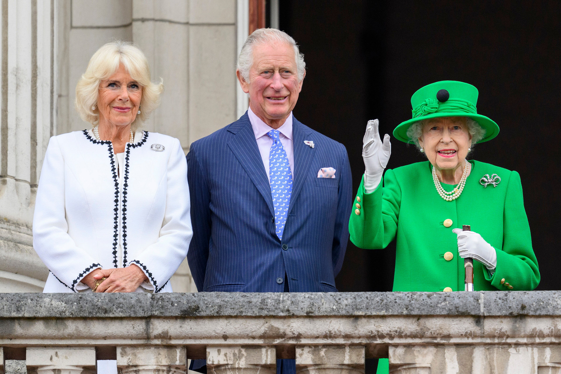 Camilla Parker, el príncipe Carlos y la reina Isabel
