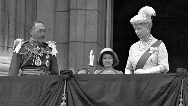 La Reina Isabel con sus padres / Gtres