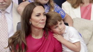 Kate Middleton con su hijo Louis / Gtres
