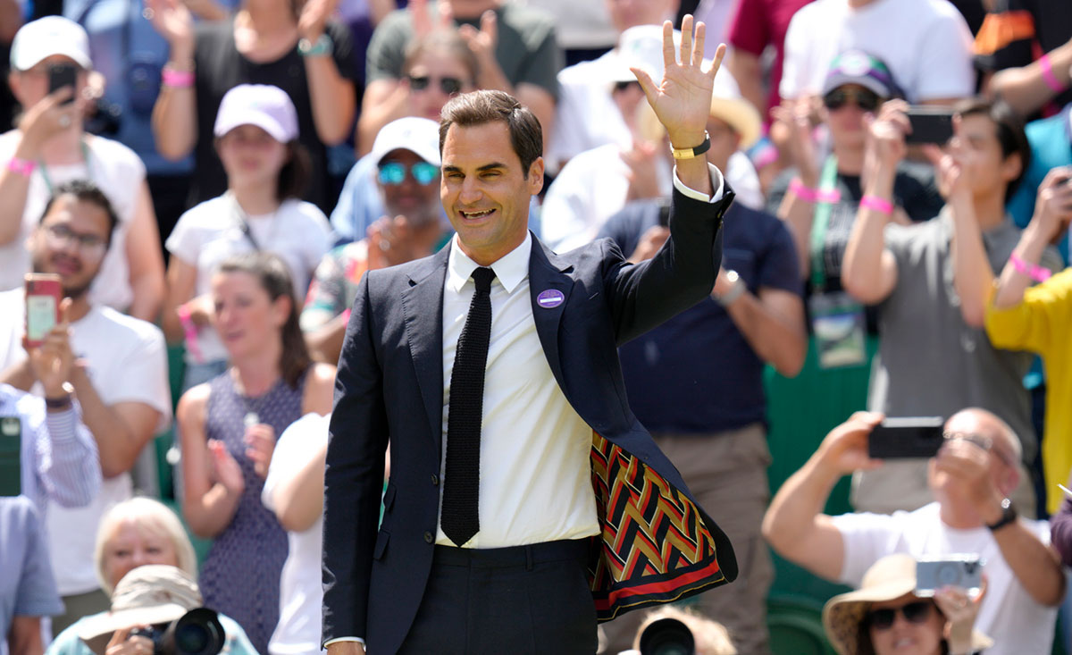 Roger Federer, saludando en una pista de tenis / Gtres