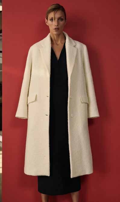 El abrigo de Zara de lana de color crudo que es un auténtico arte de la moda