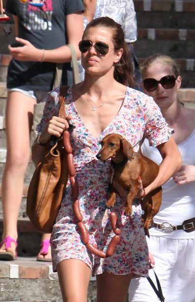 Carlota Casiraghi con su perro / Gtres