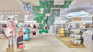 El chaleco largo de Lefties que vas a querer para un look negro