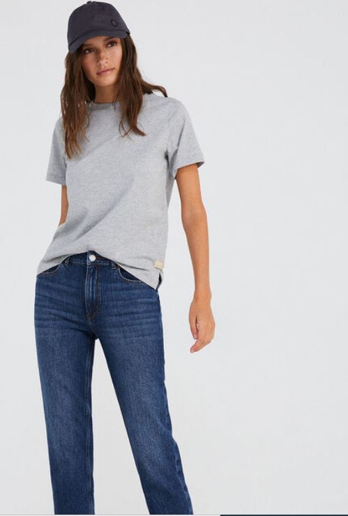 El jean straight de Springfield que querrás en el color más claro por su parecido a unos Levi's