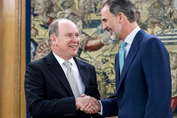 Alberto de Mónaco con Felipe VI en 2019 / Gtres