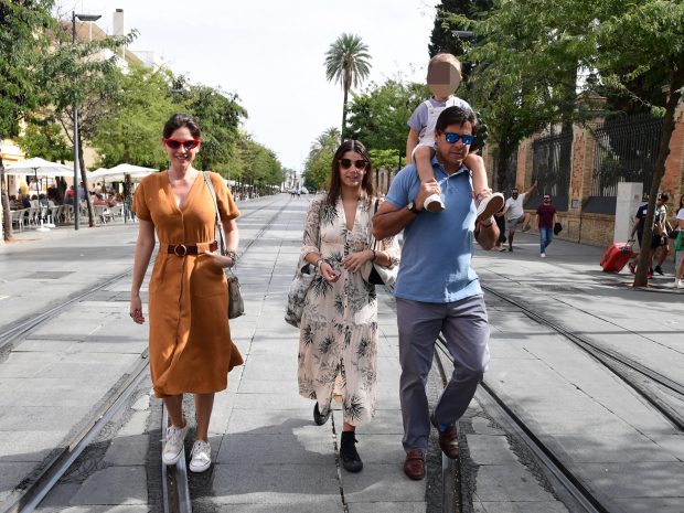 Tana Rivera, Fran Rivera y Lourdes Montes por Sevilla / Gtres