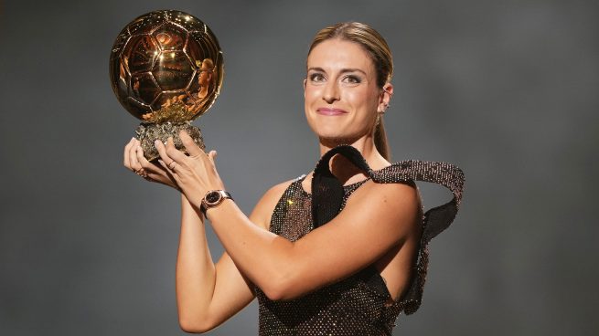 Alexia Putellas con el Balón de Oro / Gtres