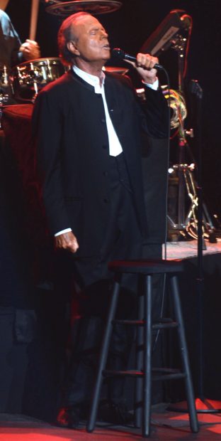 Julio Iglesias en un escenario / Gtres