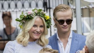 Marius Borg con su madre. (Foto: Gtres)