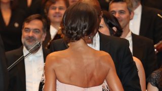 La Reina Letizia mostrando su espalda / Gtres
